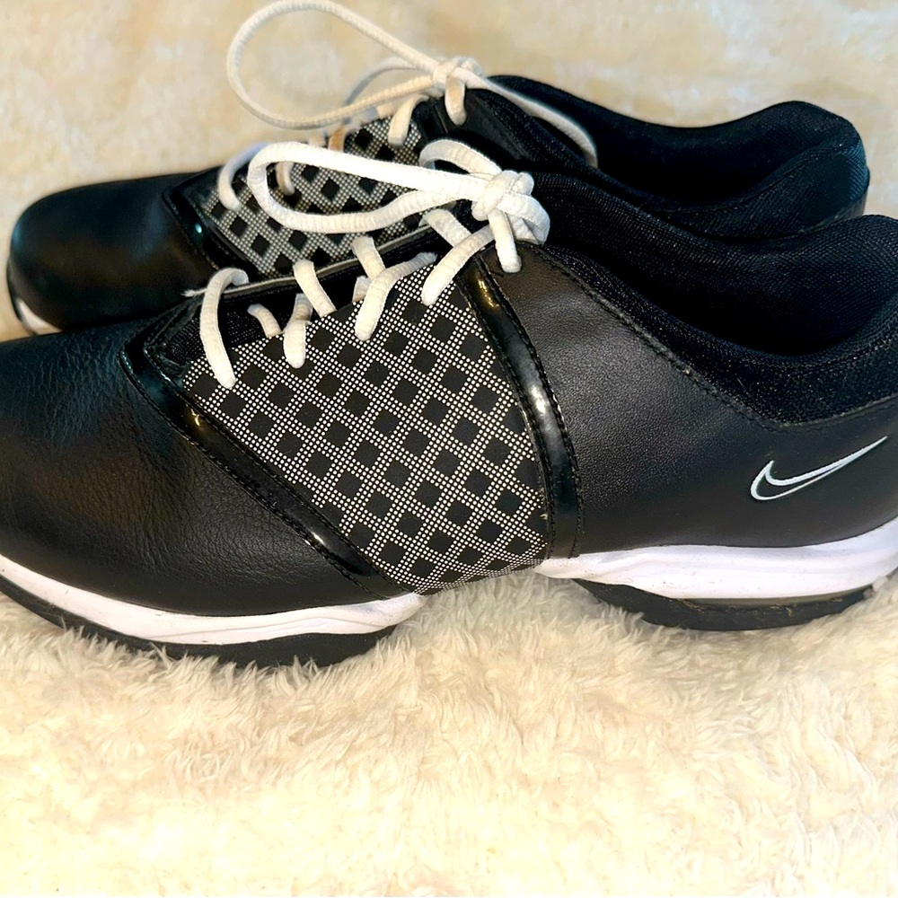 Nike Black and White Golf Shoes - Picture 3 of 8